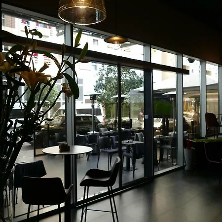 Vh Premier As & Meeting Center ティラナ