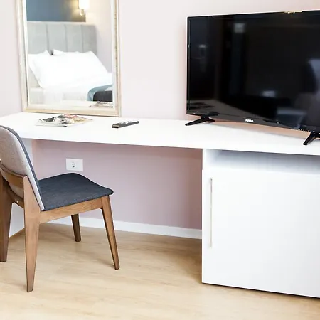 Vh Premier As & Meeting Center 酒店 地拉那